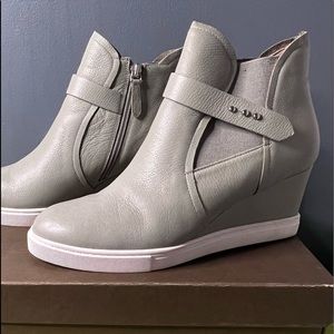 Linea Paolo Grey Leather Wedges size 9.5